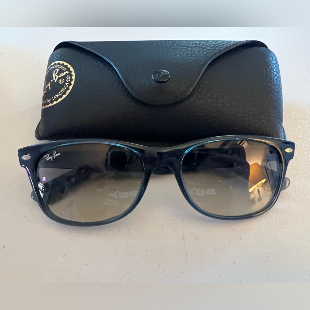 Ray-Ban New Wayfarer Sunglasses (RB2132)